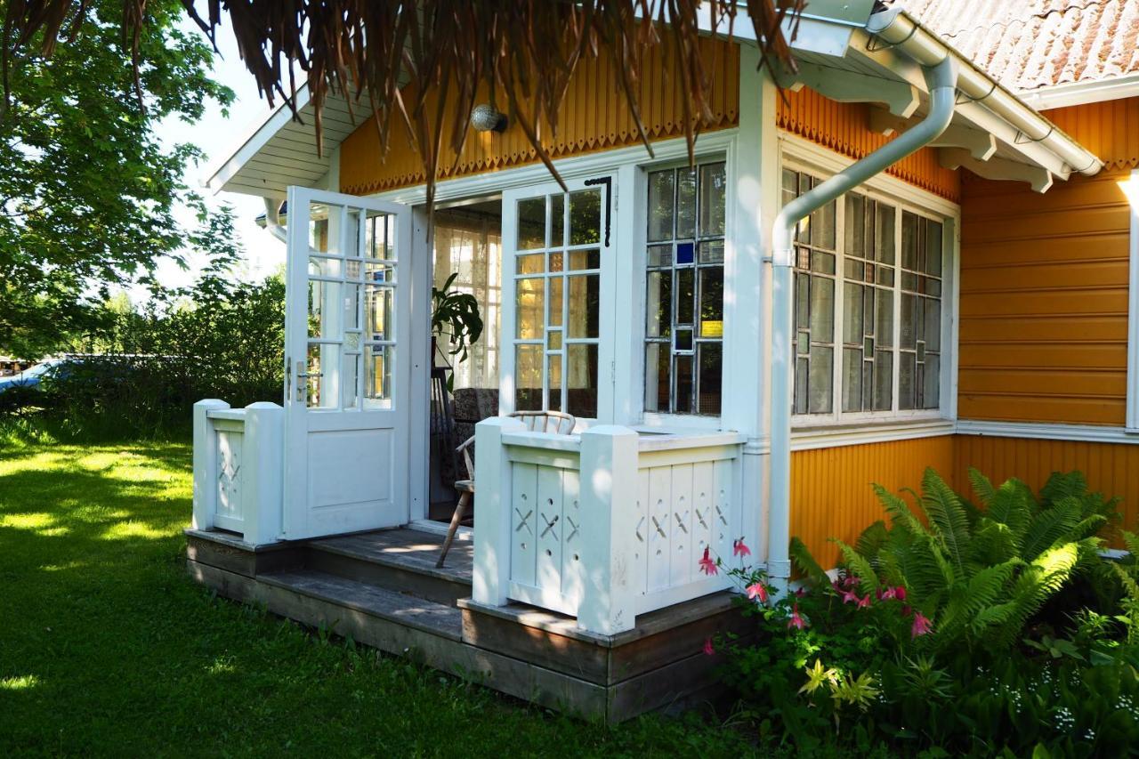 Leesi Kuelalistemaja Hotel Bagian luar foto