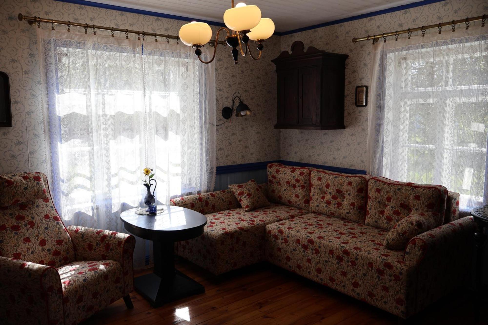 Leesi Kuelalistemaja Hotel Bagian luar foto