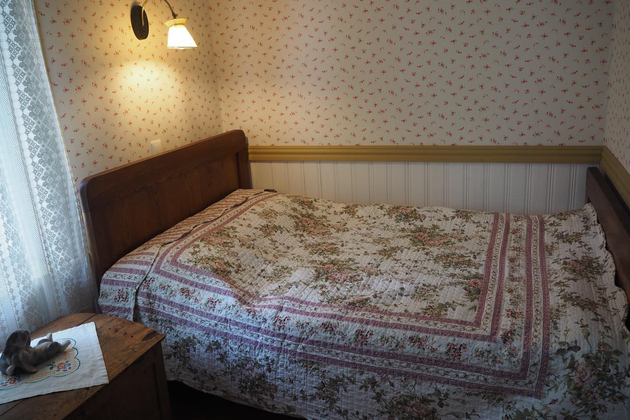 Leesi Kuelalistemaja Hotel Bagian luar foto